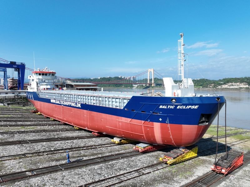 Transit: BALTIC ECLIPSE       entering English South Coast at The Dover Strait