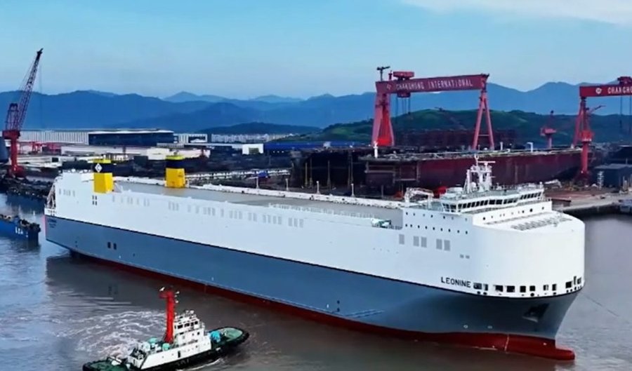 Dublin Arrival: LEONINE