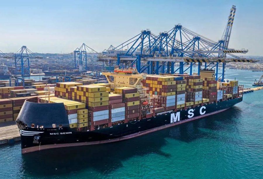  Celtic Sea - MSC BENIN            transiting Celtic Sea