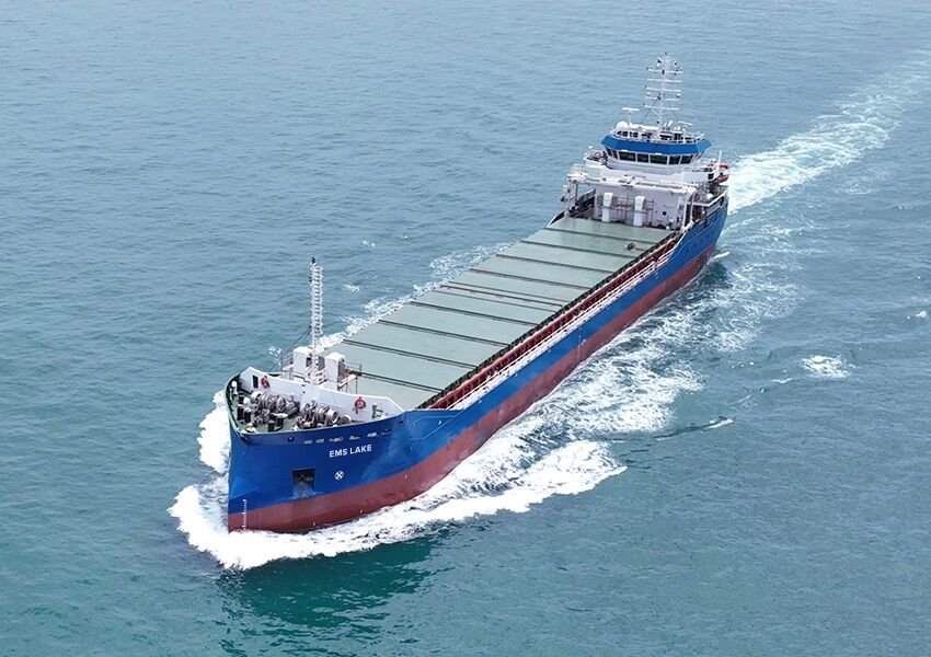  Irish Sea - EMS LAKE             transiting North Channel Belfast
