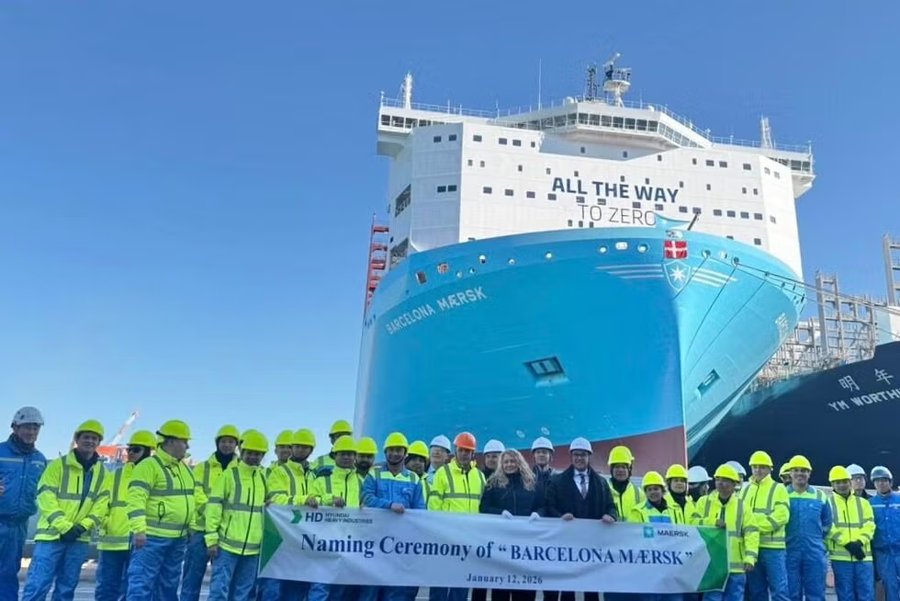 Transit: BARCELONA MAERSK     entering English South Coast at The Dover Strait