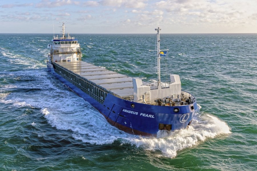  Celtic Sea - AMADEUS PEARL        transiting Celtic Sea